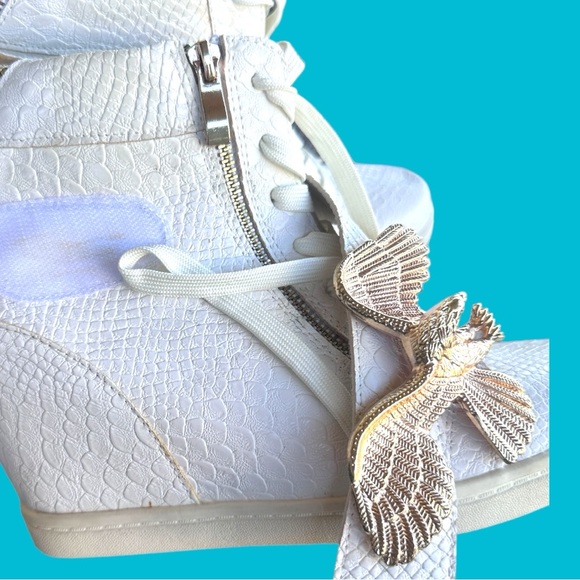 White Lizard Textured PU Leather Golden Eagle Side Zip Platform Sneakers (Sz 10) - Picture 3 of 11